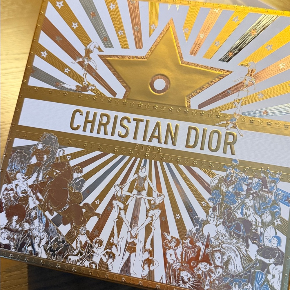 Christian Dior Box Gifting Storage Holiday 2025 - Picture 3 of 5
